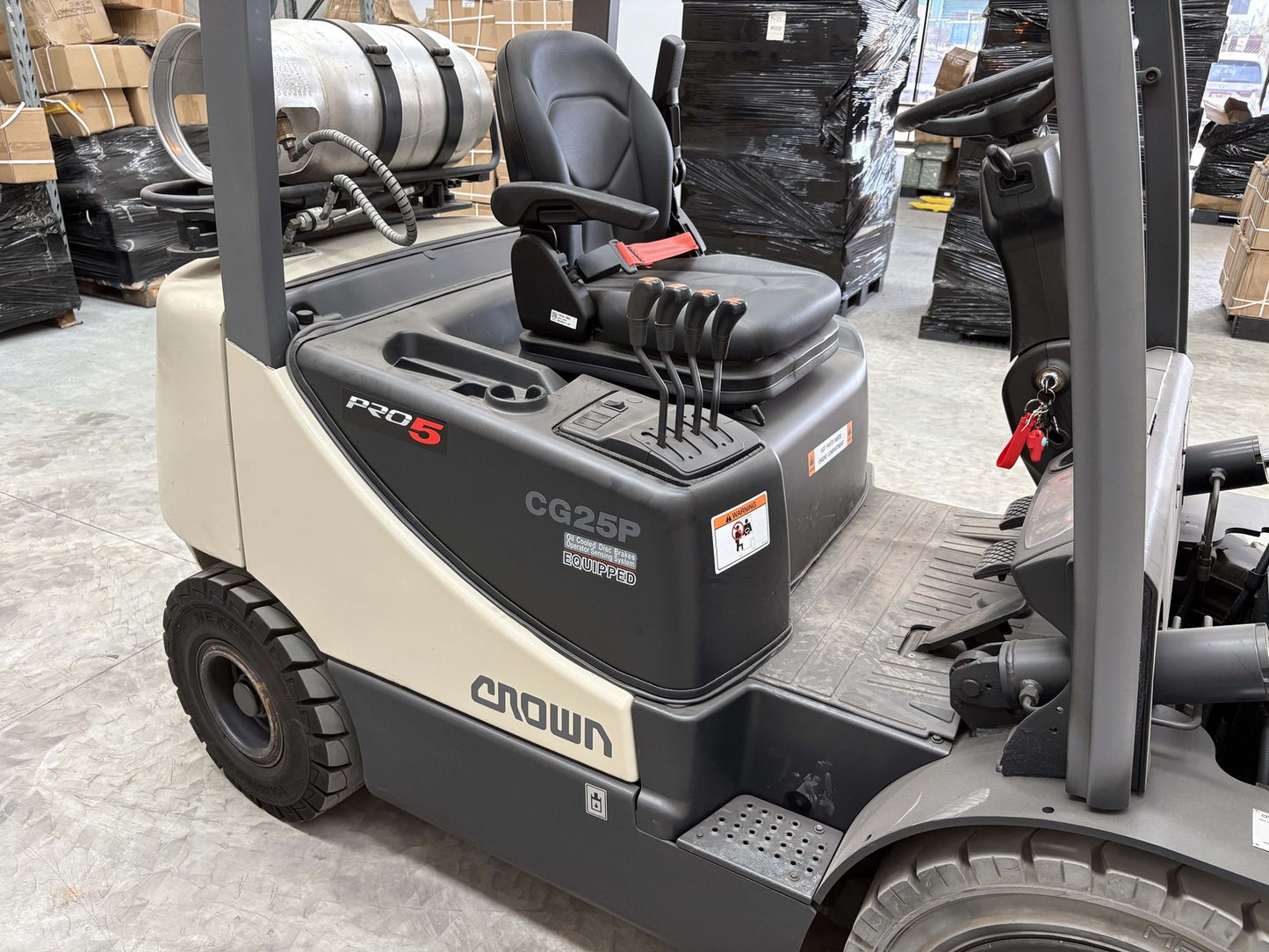 CROWN 2.5T LPG Forklift 2017 CG25P Pro5 Excellent Condition Solid Tyre