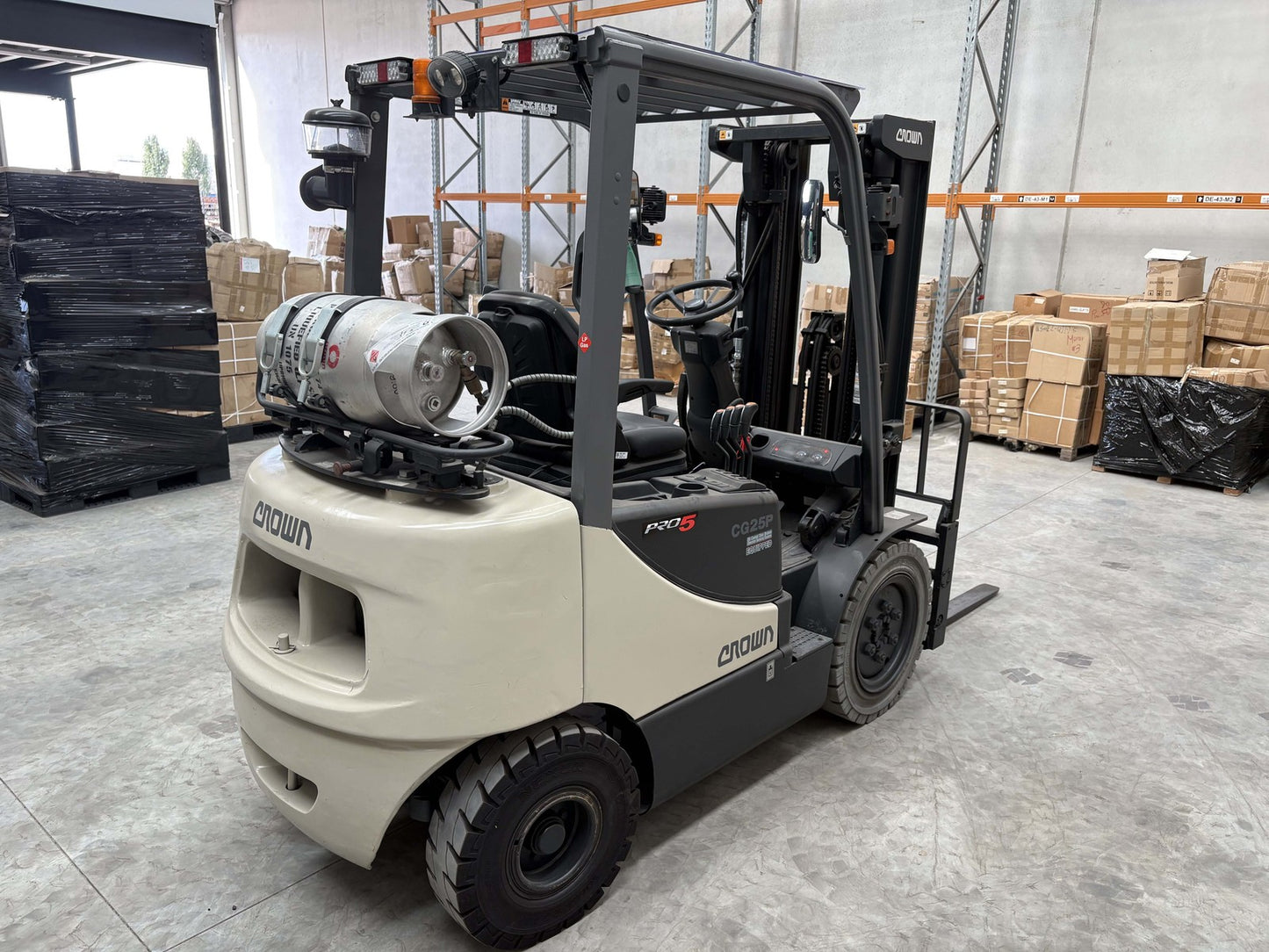 CROWN 2.5T LPG Forklift 2017 CG25P Pro5 Excellent Condition Solid Tyre