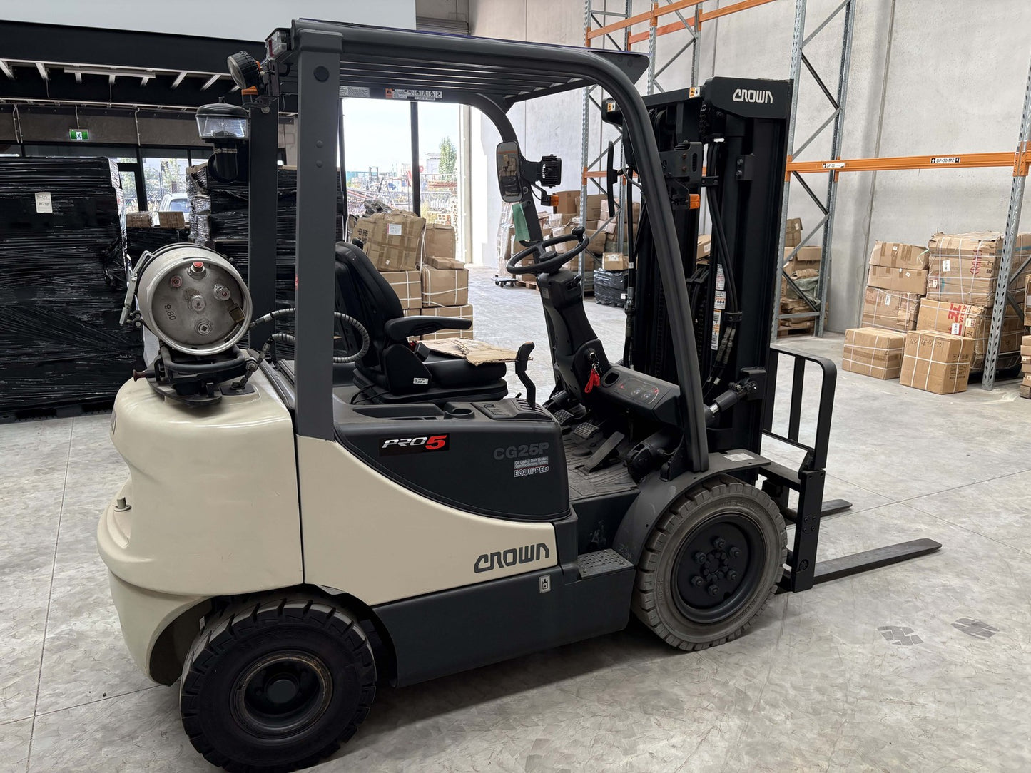 CROWN 2.5T LPG Forklift 2017 CG25P Pro5 Excellent Condition Solid Tyre
